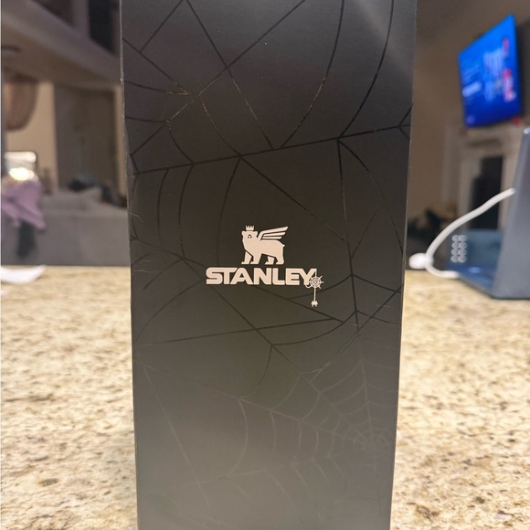 STANLEY HALLOWEEN GLOW IN THE DARK 40oz Quencher h2.0 Limited Edition - Picture 5 of 5